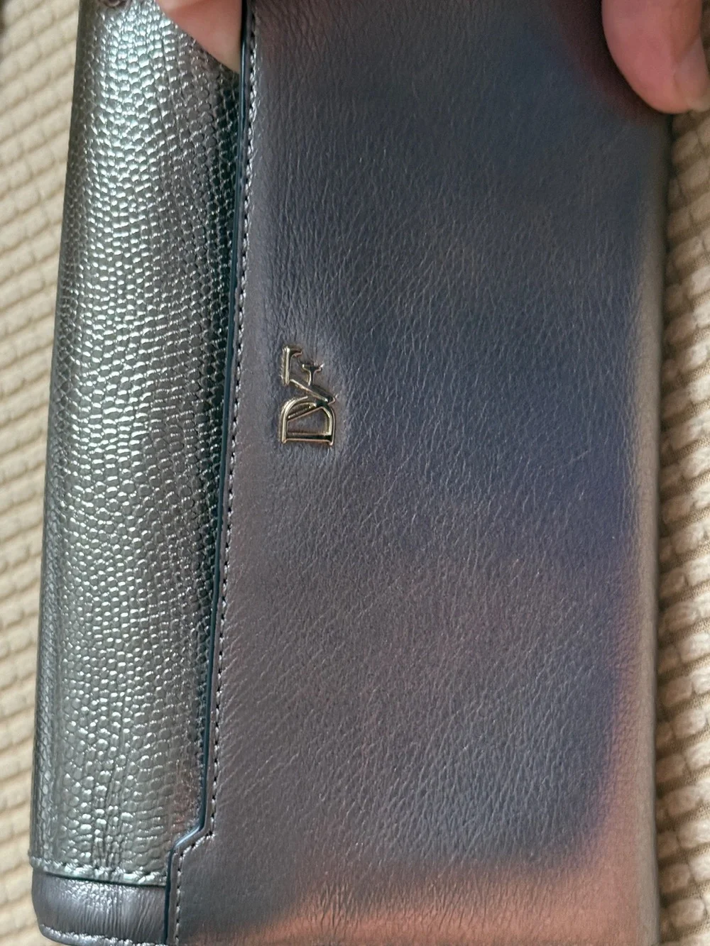 DVF 100% cow Leather Clutch Wallet - silver